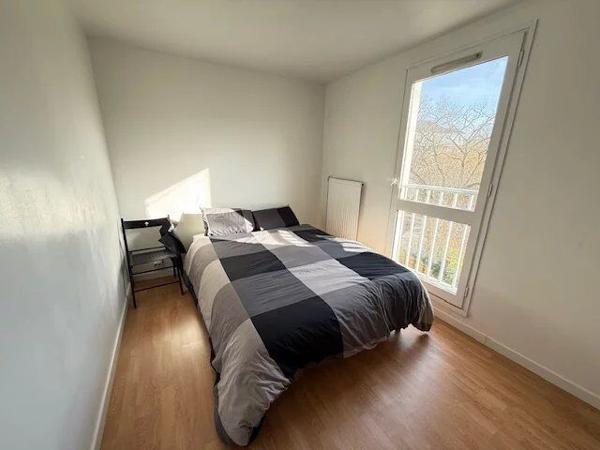 Vente                                                      Appartement
                        
                     4 pièces                      78 m2                     à Combs-la-Ville