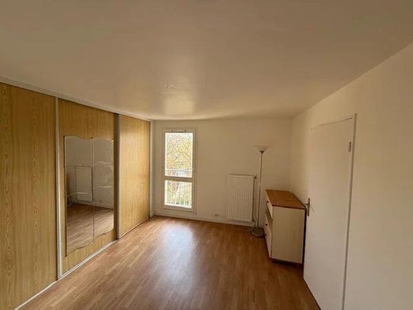 Vente                                                      Appartement
                        
                     4 pièces                      78 m2                     à Combs-la-Ville
