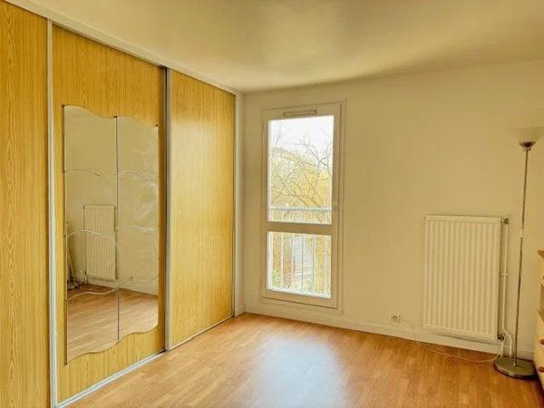 Vente                                                      Appartement
                        
                     4 pièces                      78 m2                     à Combs-la-Ville