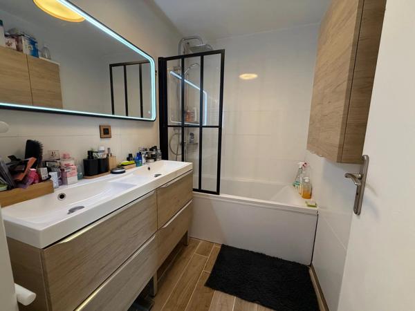 Vente                                                      Appartement
                        
                     4 pièces                      78 m2                     à Combs-la-Ville