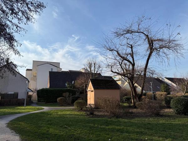 Vente                                                      Appartement
                        
                     4 pièces                      78 m2                     à Combs-la-Ville