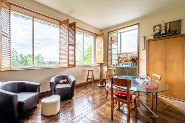 Hotel particulier Napoléon III avec volumes exceptionnels (420m2) et splendide jardin de 2450m2!