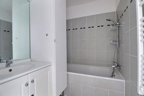 LE ROUET-13008-APPARTEMENT MARSEILLE 3 PIECES-TERRASSE-CAVE-PARKING