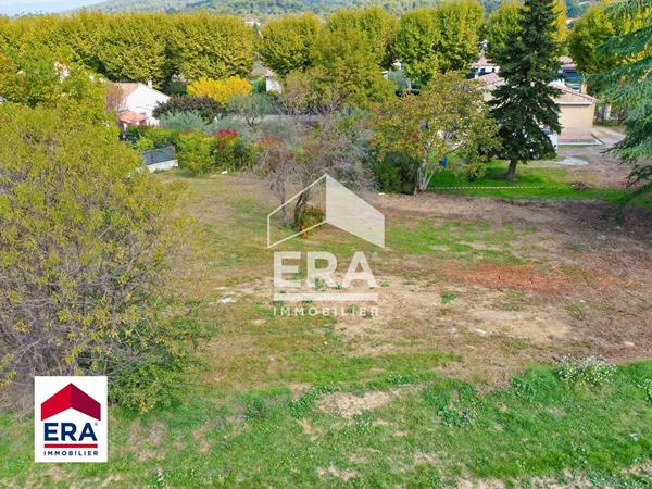 Terrain constructible viabilisé 600 m2