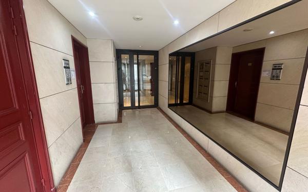 Appartement à vendre    2 pièces • 51,18 m2 Paris 20