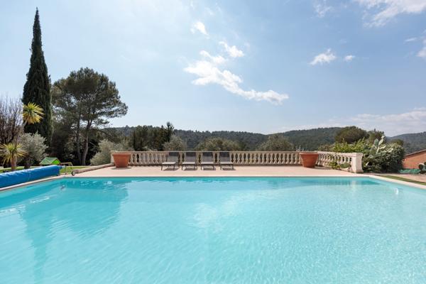 EXCLUSIVITÉ – VILLA de 300m² À BIOT avec piscine et vue imprenable