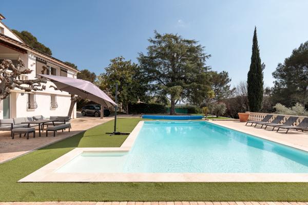 EXCLUSIVITÉ – VILLA de 300m² À BIOT avec piscine et vue imprenable