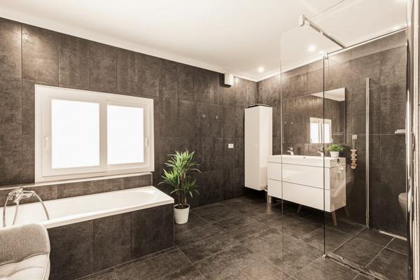 EXCLUSIVITÉ – VILLA de 300m² À BIOT avec piscine et vue imprenable
