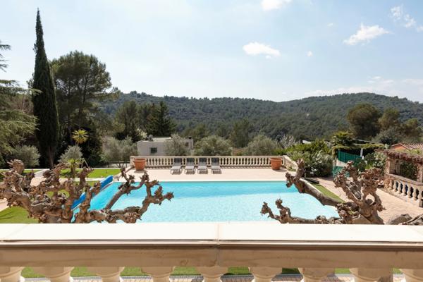EXCLUSIVITÉ – VILLA de 300m² À BIOT avec piscine et vue imprenable