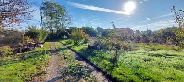 A VENDRE BEAU TERRAIN A BATIR PAMIERS 587 m2