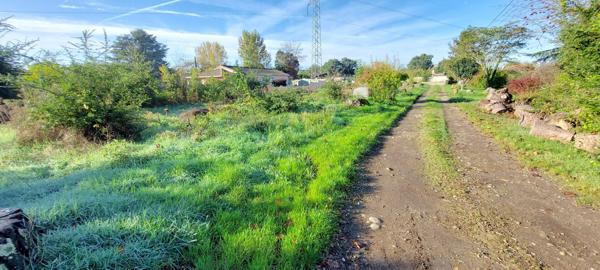 A VENDRE BEAU TERRAIN A BATIR PAMIERS 587 m2