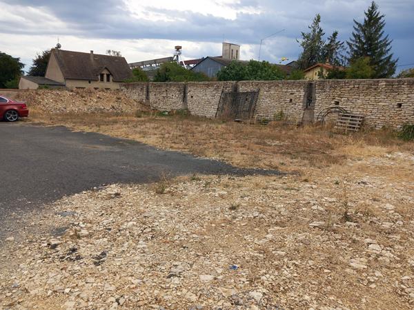 86170 NEUVILLE DE POITOU Terrain à bâtir Neuville Centre. idéal investisseurs ou promoteurs.