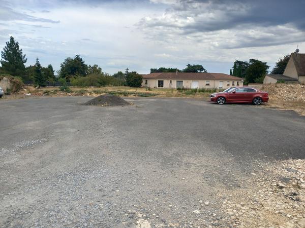 86170 NEUVILLE DE POITOU Terrain à bâtir Neuville Centre. idéal investisseurs ou promoteurs.