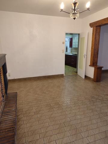 Maison de bourg 70 m2 avec 2 chambres . Jardin de 100 m2 avec accès indépendant.