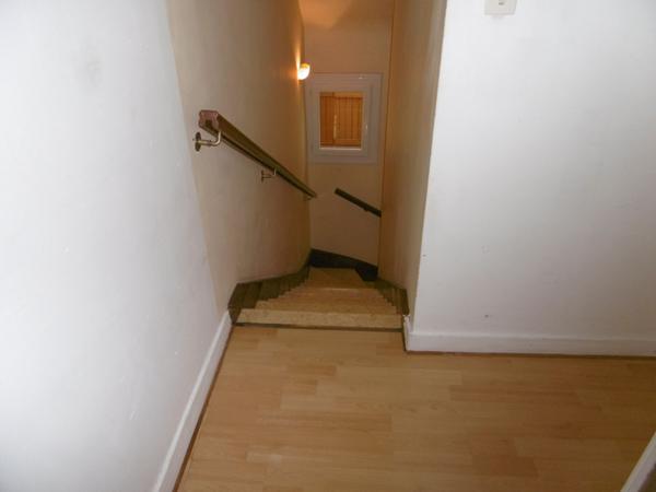 Maison de bourg 70 m2 avec 2 chambres . Jardin de 100 m2 avec accès indépendant.