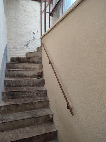 Maison de bourg 70 m2 avec 2 chambres . Jardin de 100 m2 avec accès indépendant.