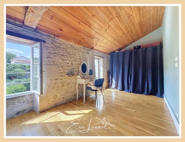 Maison à vendre 8 pièces NANTEUIL (79)