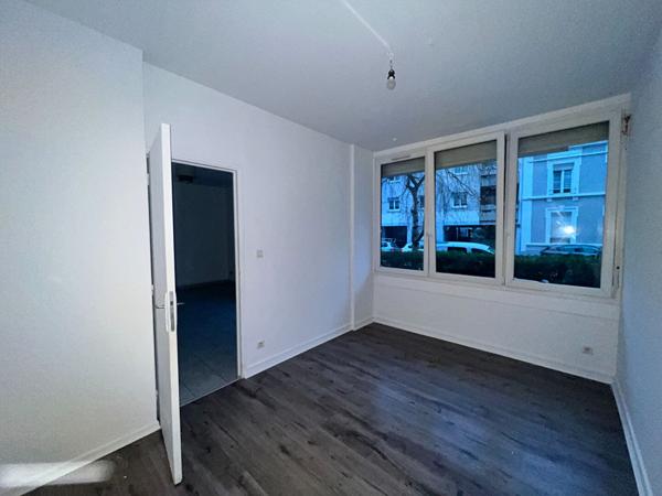 TYPE 3 SCETEUR ST REMI AVEC PARKING