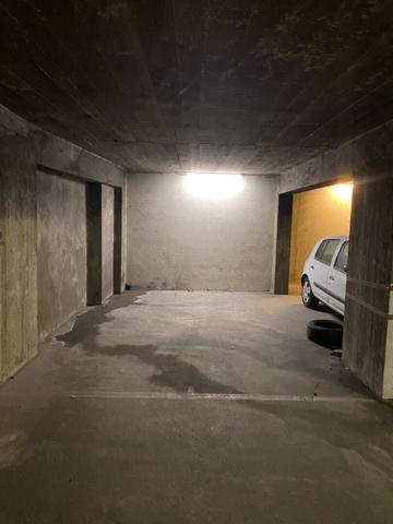 Parking / box Paris 17.1 m2
