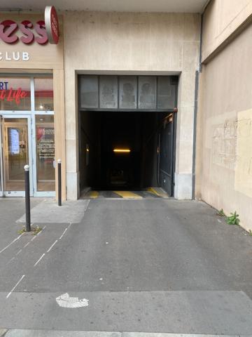 Parking / box Paris 17.1 m2