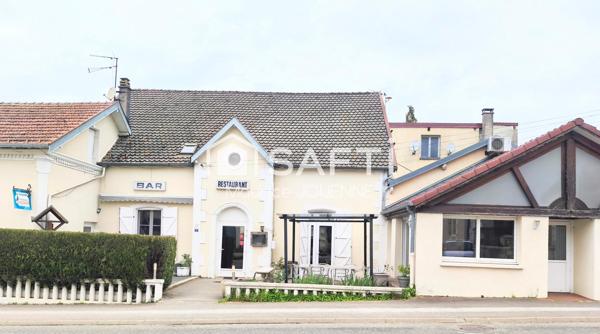 Rare, ce bel ensemble commercial comprenant un vaste restaurant traditionnel réputé et son appartement de fonction