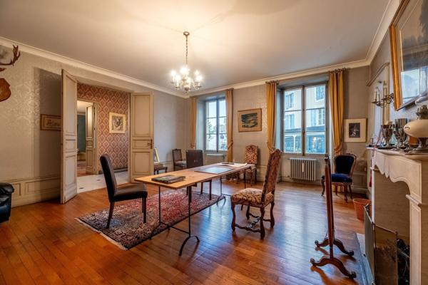 Vente Maison de luxe Nontron 10 Pièces 372 m²