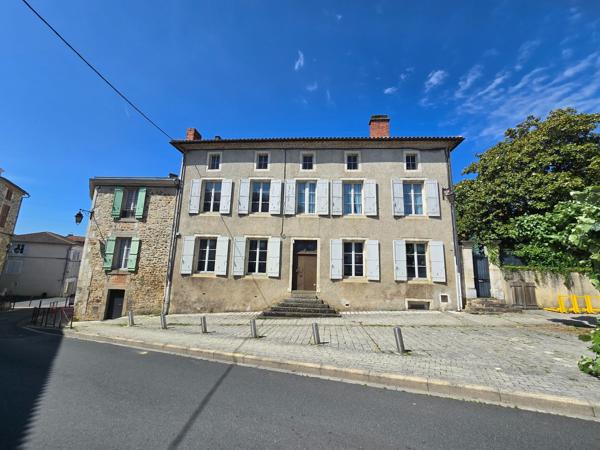 Vente Maison de luxe Nontron 10 Pièces 372 m²