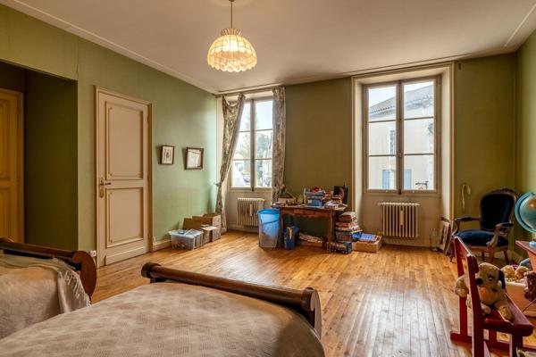 Vente Maison de luxe Nontron 10 Pièces 372 m²