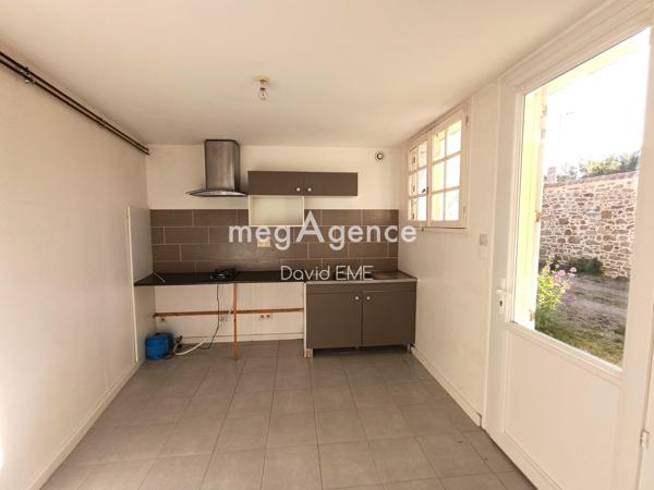 Immeuble à AIZENAY, 85190 - 136m²