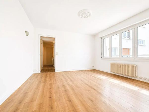 Vente                                                      Appartement
                        
                     2 pièces                      48 m2                     à Reims