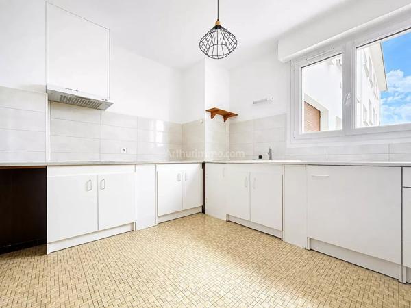 Vente                                                      Appartement
                        
                     2 pièces                      48 m2                     à Reims