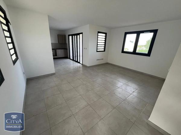 Appartement à louer 3 pièces 64.4m² Saint-Pierre (97410)