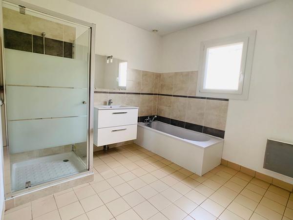NIORT NORD MAISON T5 113 M², Niort 79000