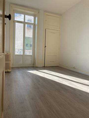 Appartement Gray 3 pièce(s) 79 m2