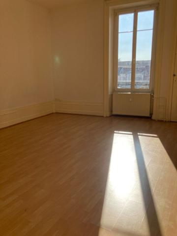 Appartement Gray 3 pièce(s) 79 m2