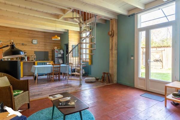 Maison à vendre |  Saint-Aigulin |  8 pièces | 156 m²