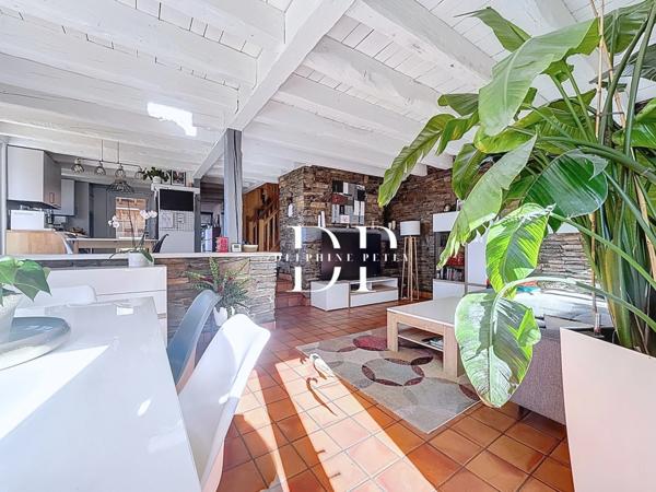 Maison à vendre 7 pièces de 165 m² habitables (215 m2 utiles) + 179 m² de sous-sol, terrain d'env. 2000 m² à LUCINGES (74)