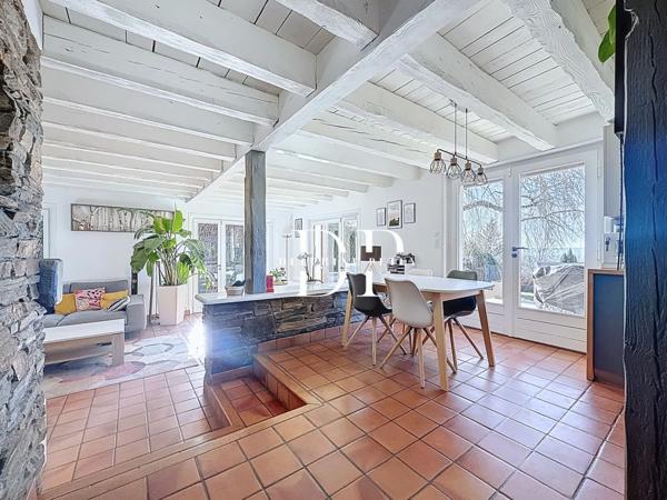 Maison à vendre 7 pièces de 165 m² habitables (215 m2 utiles) + 179 m² de sous-sol, terrain d'env. 2000 m² à LUCINGES (74)