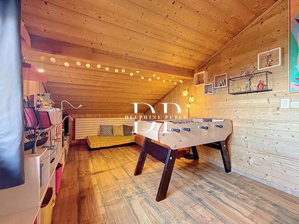 Maison à vendre 7 pièces de 165 m² habitables (215 m2 utiles) + 179 m² de sous-sol, terrain d'env. 2000 m² à LUCINGES (74)