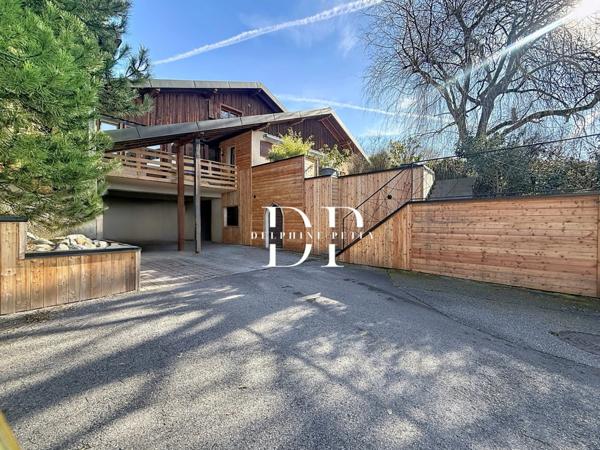 Maison à vendre 7 pièces de 165 m² habitables (215 m2 utiles) + 179 m² de sous-sol, terrain d'env. 2000 m² à LUCINGES (74)