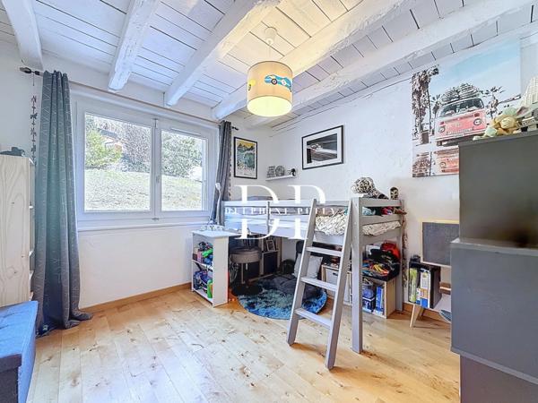 Maison à vendre 7 pièces de 165 m² habitables (215 m2 utiles) + 179 m² de sous-sol, terrain d'env. 2000 m² à LUCINGES (74)