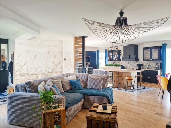 Maison neuve plain-pied à vendre avec piscine