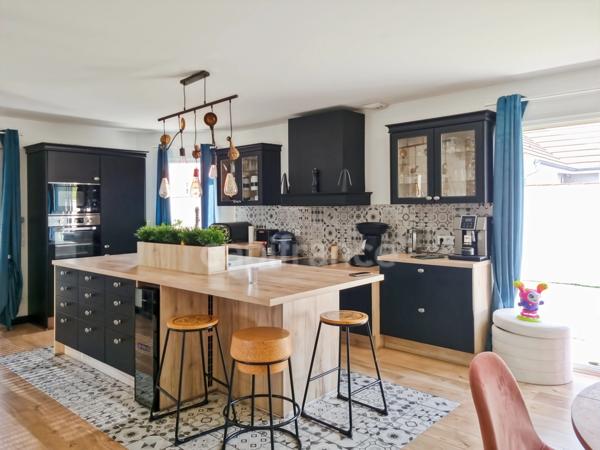 Maison neuve plain-pied à vendre avec piscine