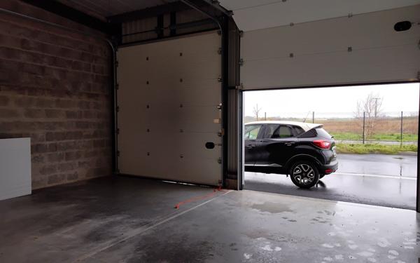 Stationnement à louer    60 m2 Le Gua