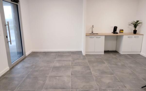 Stationnement à louer    60 m2 Le Gua