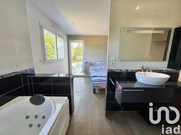 Maison à vendre 5 pièces 184 m² Nîmes-Saint-Césaire