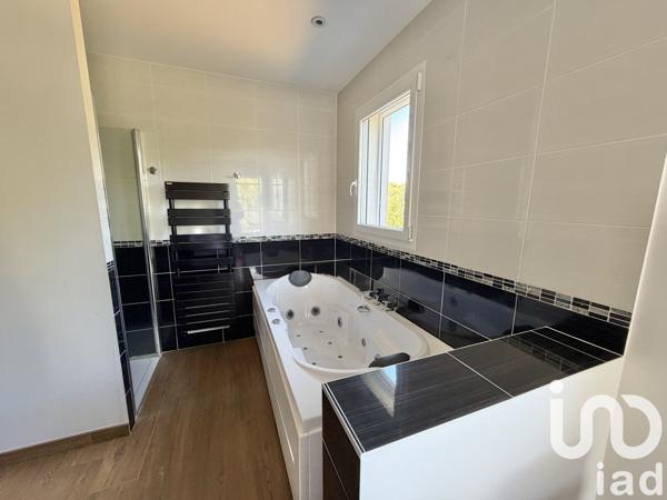 Maison à vendre 5 pièces 184 m² Nîmes-Saint-Césaire