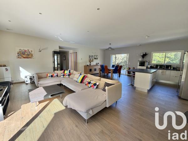 Maison à vendre 5 pièces 184 m² Nîmes-Saint-Césaire