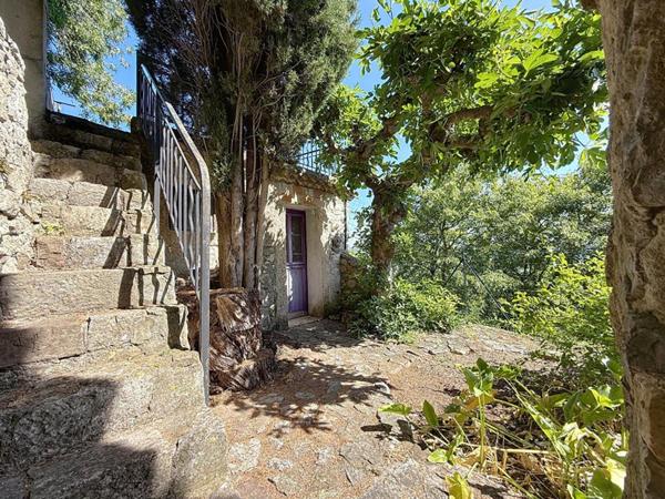 Solliès-Ville! Maison de charme de 130 m2 sur terrain de 376 m2 avec vue imprenable!