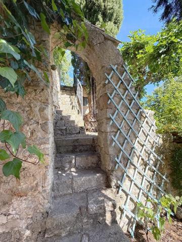 Solliès-Ville! Maison de charme de 130 m2 sur terrain de 376 m2 avec vue imprenable!